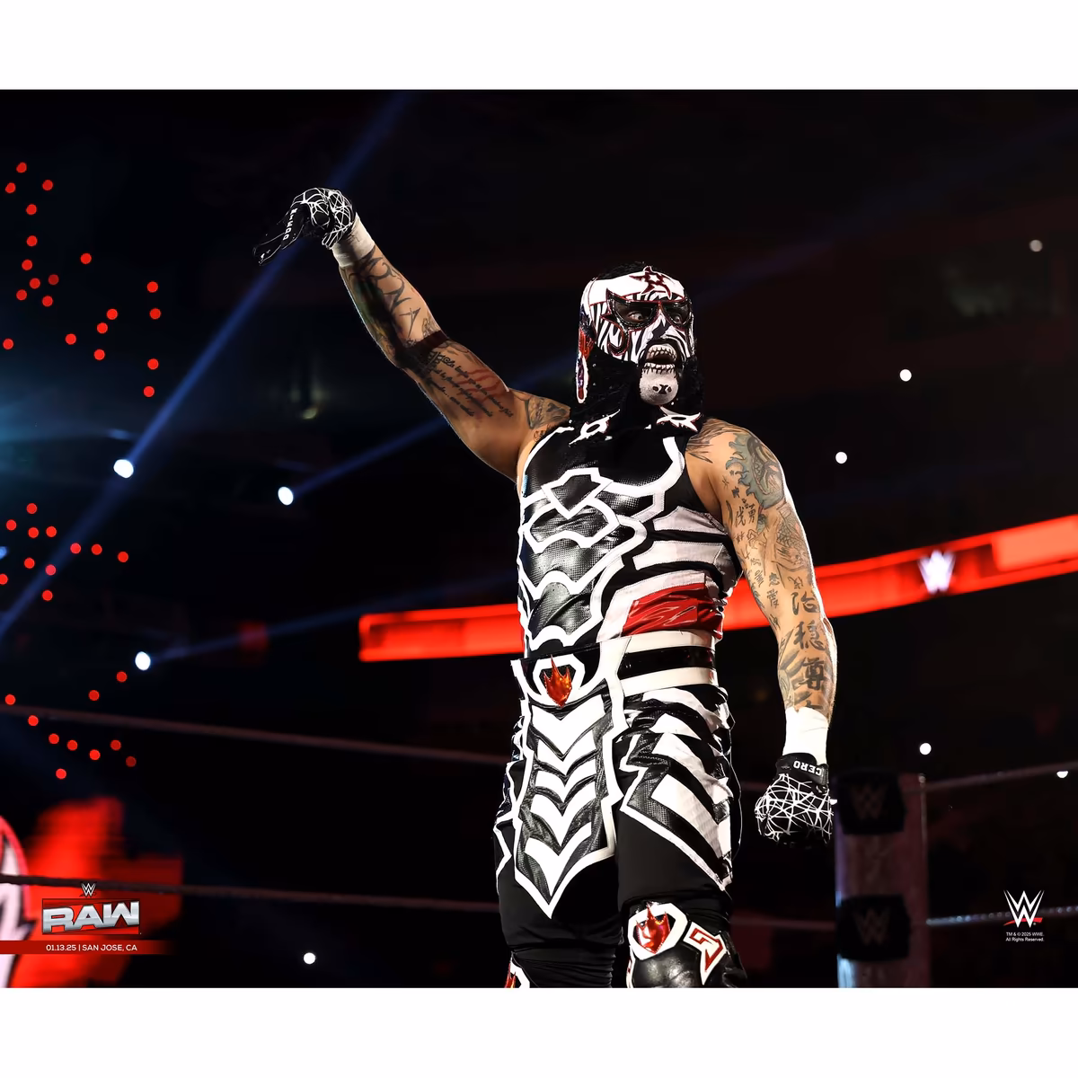 Penta WWE Unsigned RAW Debut Photograph 9 Penta WWE Unsigned RAW Debut Photograph
